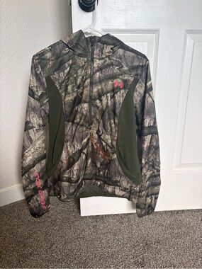 Under Armour Women’s Camo Pullover Jacket in Olive Green